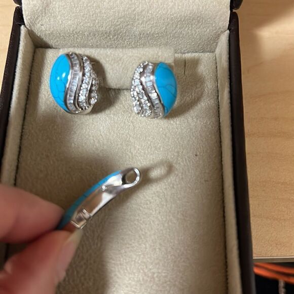 Sterling Silver and Turquoise set earrings and pendant - Picture 3 of 5